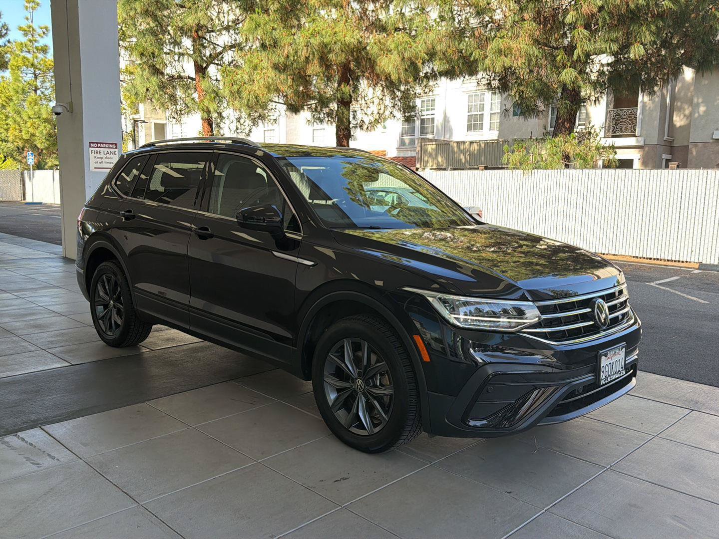 Certified 2022 Volkswagen Tiguan SE w/ Panoramic Sunroof Package AWD/4WD image 7