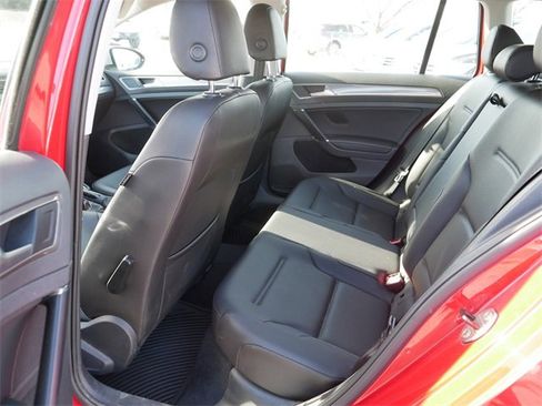 Used 2017 Volkswagen Golf Alltrack S image 17