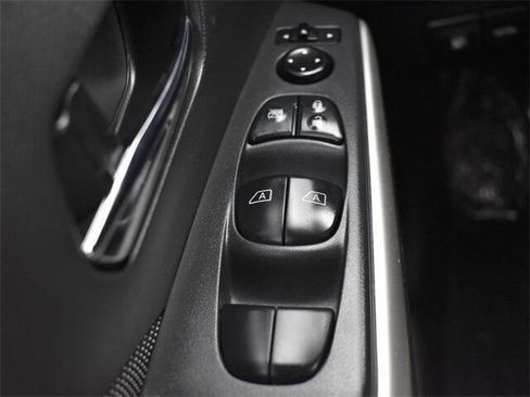 Used 2019 Nissan Kicks SV image 5