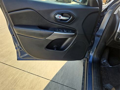 Used 2021 Jeep Cherokee Latitude Lux image 11