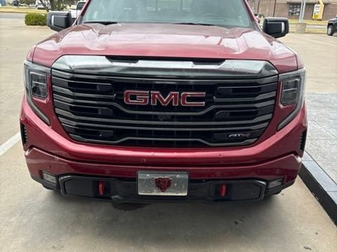 Used 2024 GMC Sierra 1500 AT4 w/ Technology Package AWD/4WD image 2
