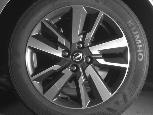 Used 2025 Nissan Versa SV FWD image 14