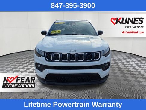 Used 2025 Jeep Compass Latitude image 2