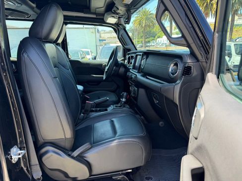 Used 2023 Jeep Wrangler Unlimited Sahara AWD/4WD image 36