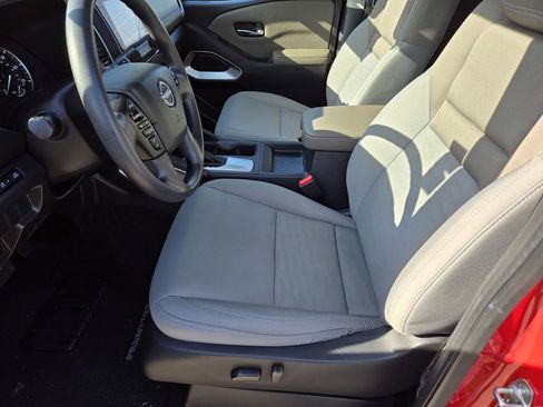 Used 2022 Nissan Frontier SV w/ Technology Package RWD image 13