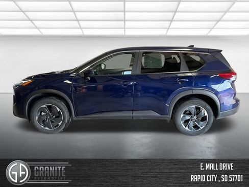 Used 2025 Nissan Rogue SV AWD/4WD image 2