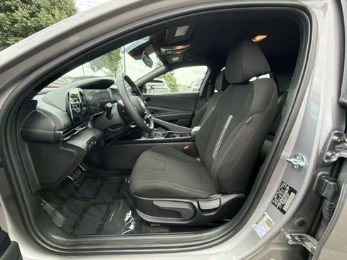 Used 2025 Hyundai Elantra SEL w/ Cargo Package FWD image 13