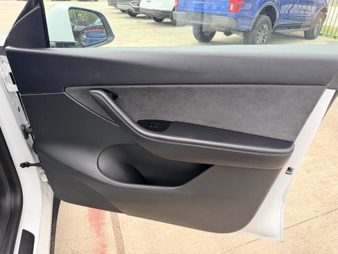 Used 2021 Tesla Model Y Long Range image 22
