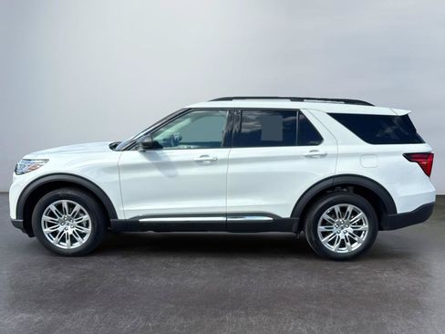 Used 2025 Ford Explorer Active w/ Active Comfort Package AWD/4WD image 2