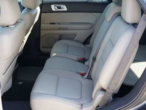 Used 2015 Ford Explorer XLT w/ Equipment Group 202B FWD image 23