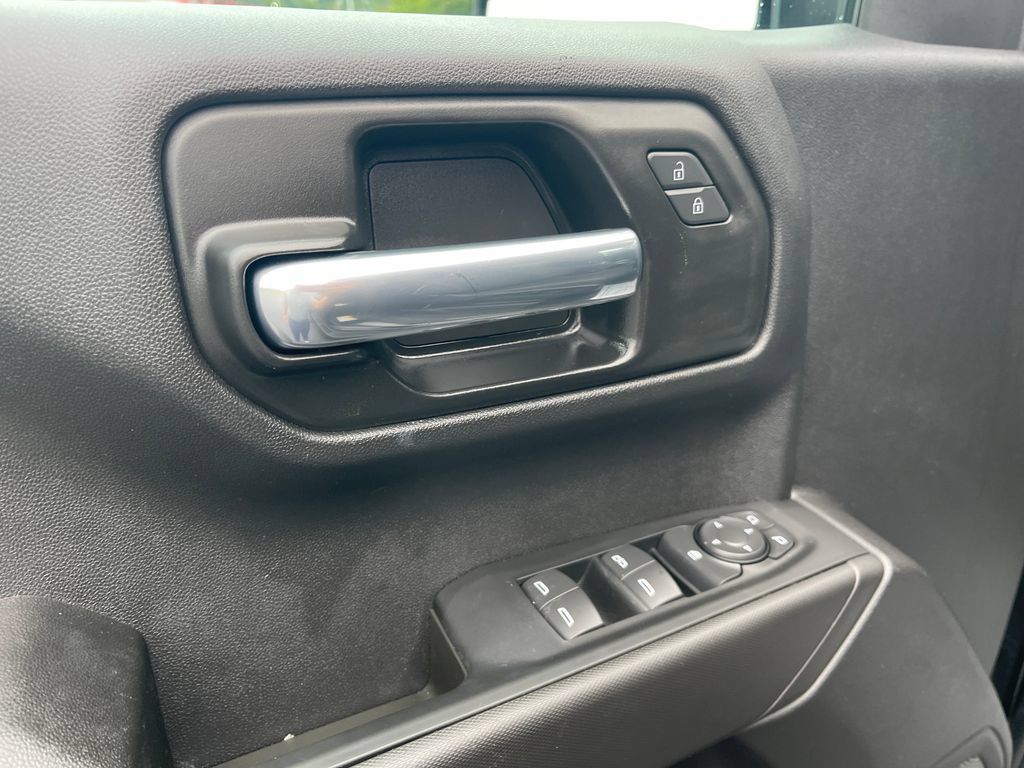 Used 2026 Chevrolet Silverado 1500 Custom Trail Boss w/ LPO, Dark Essentials Package AWD/4WD image 12