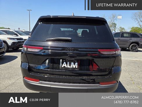 New 2026 Jeep Grand Cherokee Altitude AWD/4WD image 11