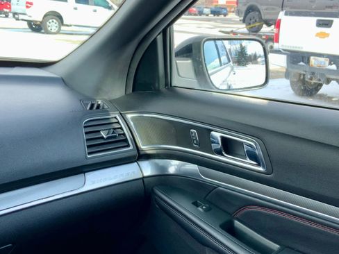 Used 2019 Ford Explorer Sport image 36