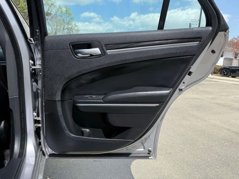 Used 2015 Chrysler 300 Limited w/ Driver Convenience Group image 25