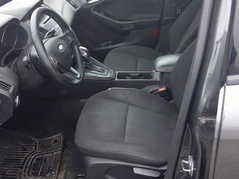 Used 2015 Ford Focus SE w/ SE Sport Package image 5