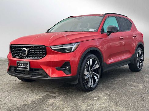 Certified 2024 Volvo XC40 B5 Plus w/ Protection Package Premier image 7
