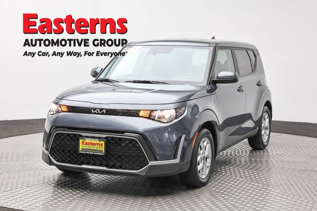 Used 2023 Kia Soul LX w/ LX Technology Package FWD image 1