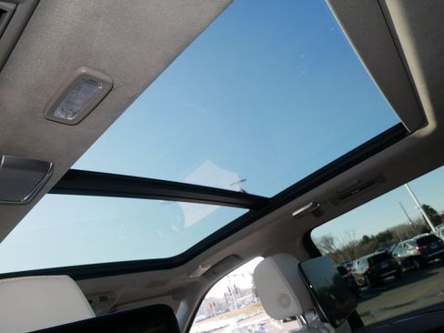 Used 2024 Cadillac Escalade ESV Premium Luxury Platinum image 11