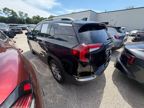 Used 2022 GMC Terrain SLT AWD/4WD image 3