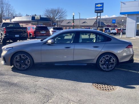 Used 2025 BMW i5 xDrive40 w/ M Sport Package image 3