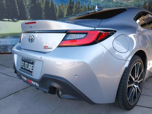 Used 2022 Toyota GR86 w/ ALL Weather Mat Package (TMS) RWD image 33