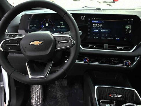 New 2026 Chevrolet Equinox LT w/ Convenience Package II image 12