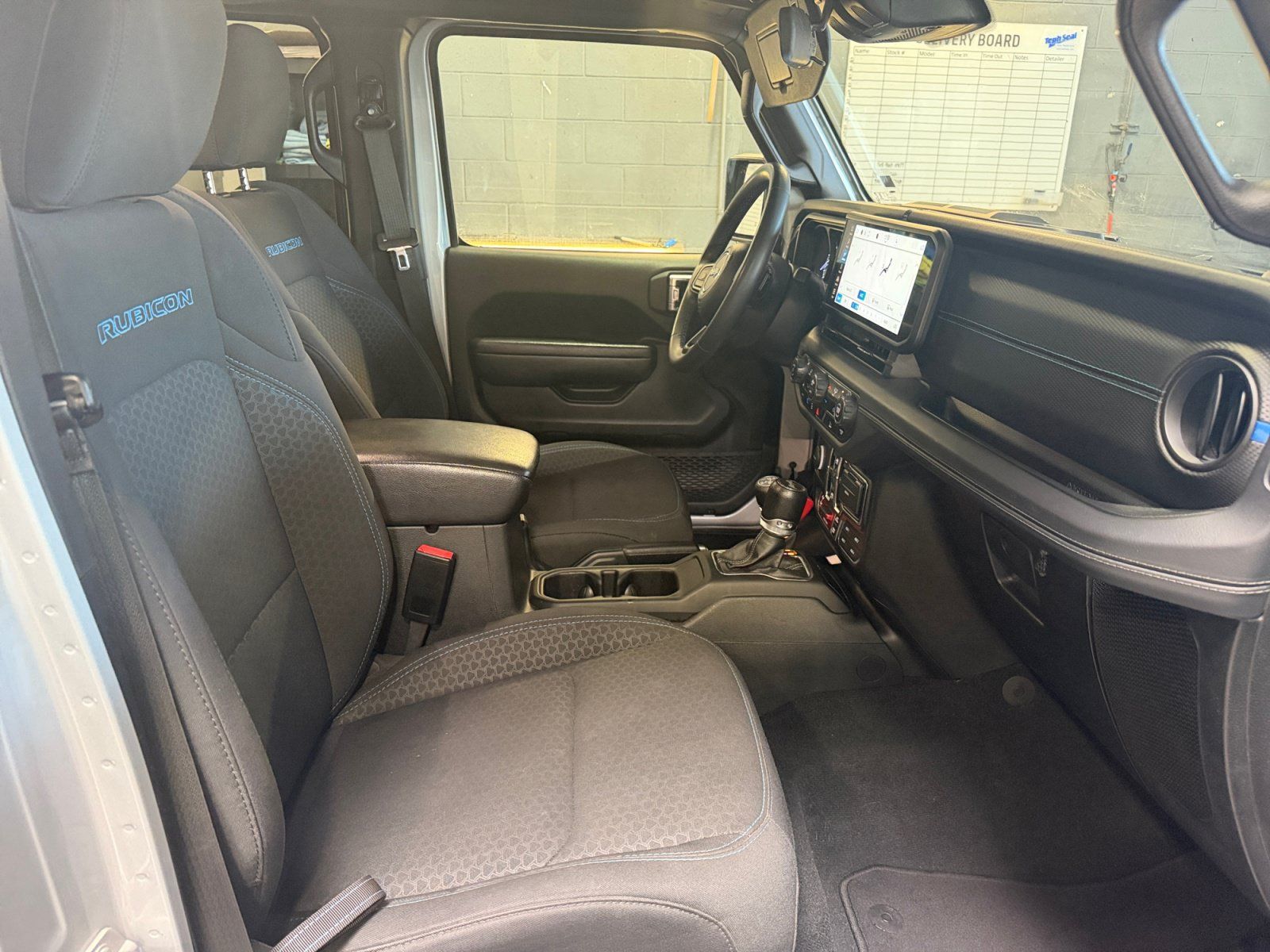 Used 2024 Jeep Wrangler Unlimited Rubicon 4xe AWD/4WD image 19