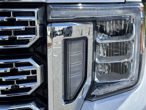 Used 2022 GMC Sierra 2500 Denali AWD/4WD image 6