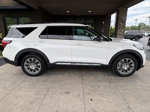 Used 2025 Ford Explorer Active w/ Active Comfort Package AWD/4WD image 5
