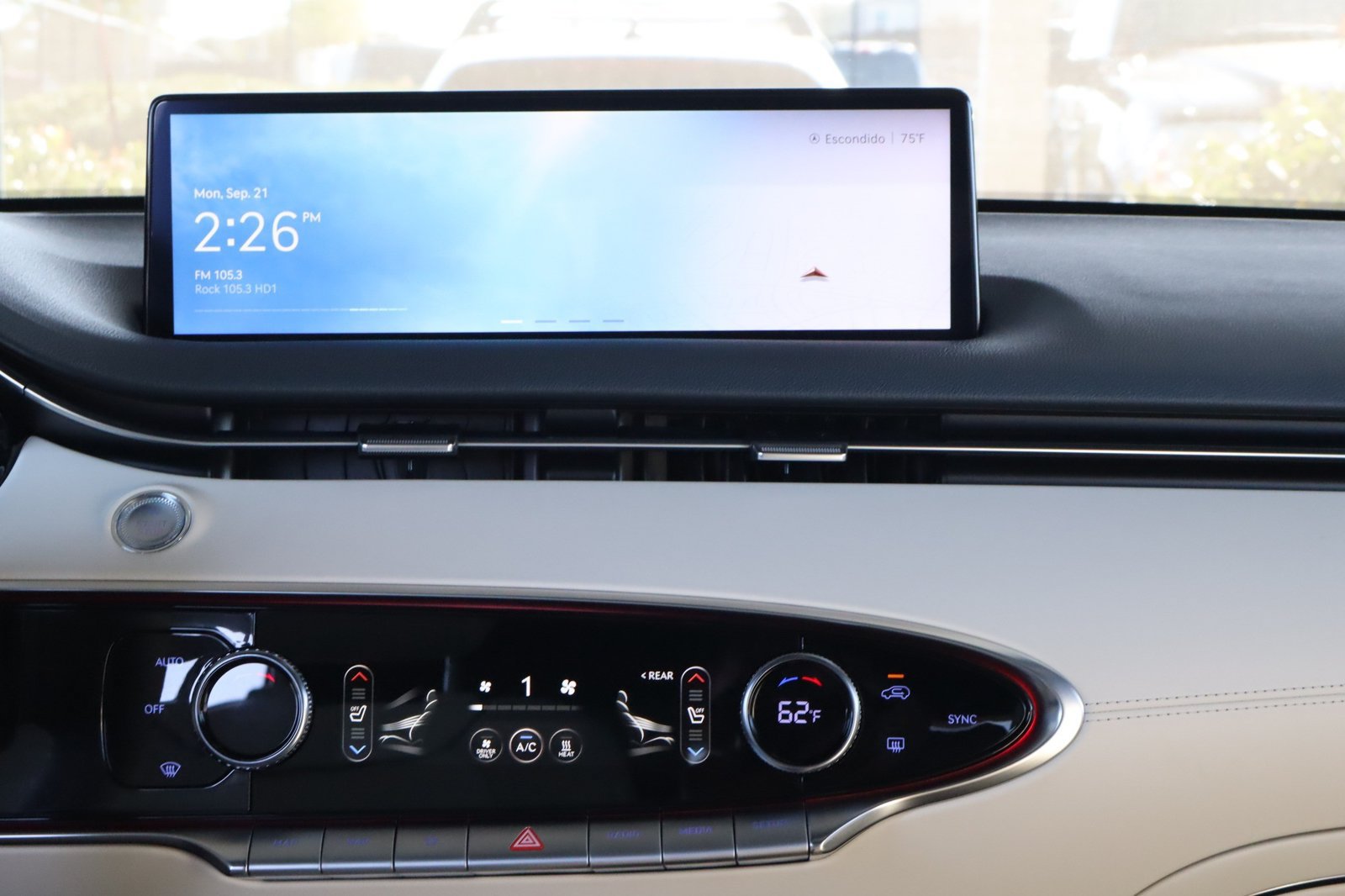 Used 2025 Genesis Electrified GV70 AWD/4WD image 30