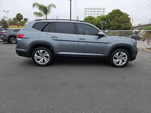 Used 2021 Volkswagen Atlas SE w/ Panoramic Sunroof Package FWD image 4