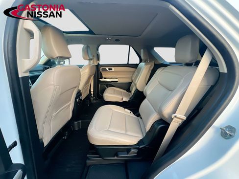 Used 2022 Ford Explorer XLT w/ Equipment Group 202A image 32