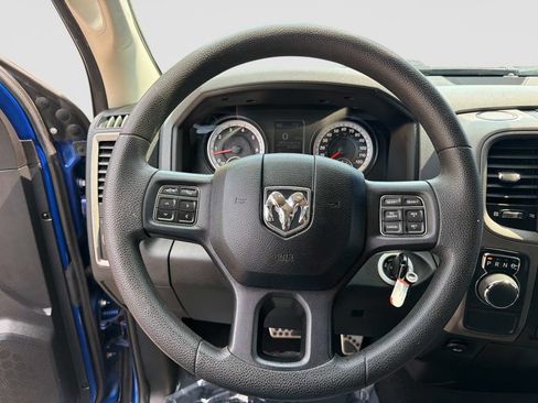 Used 2015 RAM 1500 Express RWD image 28