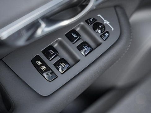 New 2026 Volvo XC90 B6 Ultra w/ Protection Package image 39