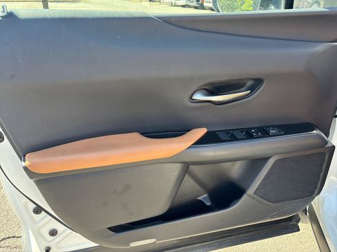 Used 2021 Lexus UX 200 w/ Premium Package FWD image 13