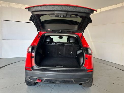 Used 2019 Jeep Cherokee Trailhawk AWD/4WD image 13