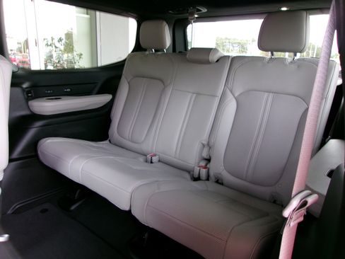 New 2026 Jeep Grand Wagoneer Limited AWD/4WD image 21