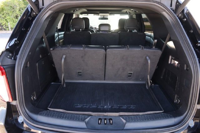 Used 2020 Ford Explorer XLT w/ Equipment Group 202A AWD/4WD image 7