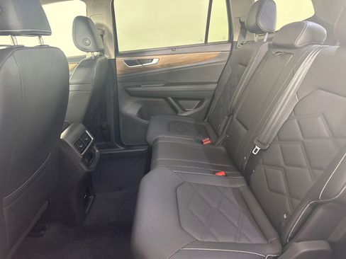 Used 2025 Volkswagen Atlas SE FWD image 12