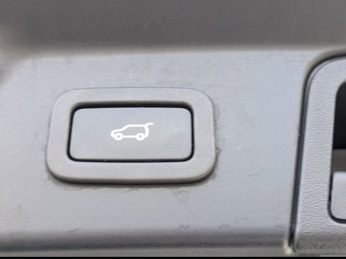 Used 2020 Land Rover Range Rover Velar S image 15