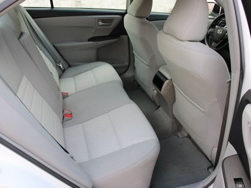 Used 2017 Toyota Camry LE image 17