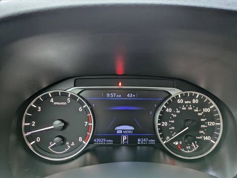 Used 2022 Nissan Altima 2.5 SV w/ SV Premium Package image 11