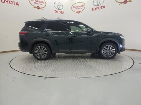 Used 2024 Nissan Pathfinder SL w/ SL Premium Package FWD image 3