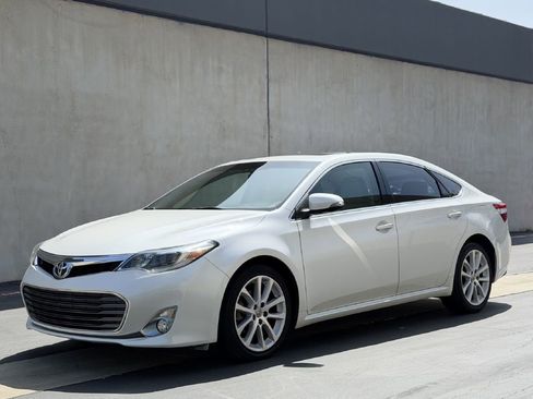 Used 2013 Toyota Avalon Limited FWD image 3