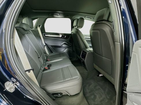 Certified 2023 Porsche Cayenne S Platinum image 29
