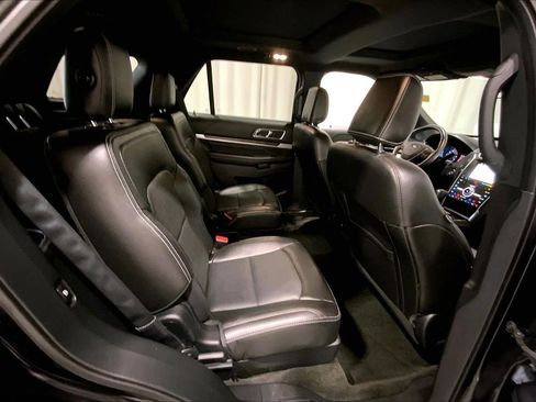 Used 2018 Ford Explorer Limited w/ Equipment Group 301A FWD image 25
