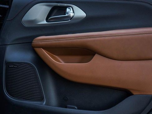 New 2026 Chrysler Pacifica Pinnacle w/ Trailer Tow Group image 9