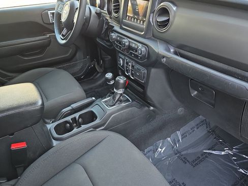 Used 2023 Jeep Gladiator Sport image 13