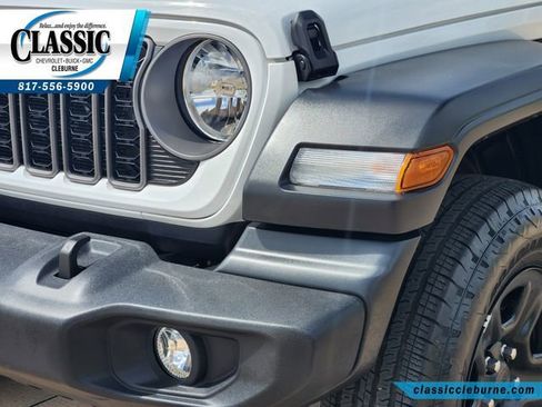 Used 2025 Jeep Wrangler Sport AWD/4WD image 9