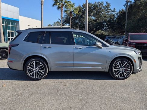 Used 2023 Cadillac XT6 Sport w/ Technology Package image 2